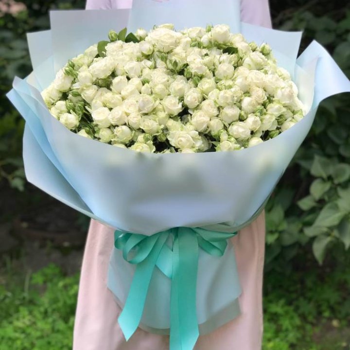 51 белая кустовая роза в Стерлитамаке