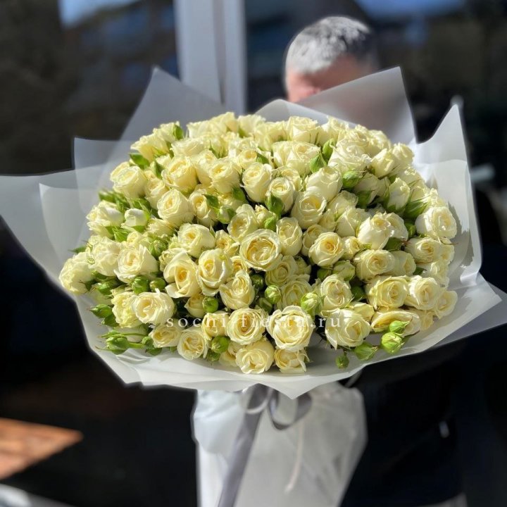 Белые кустовые розы 31 шт в Стерлитамаке