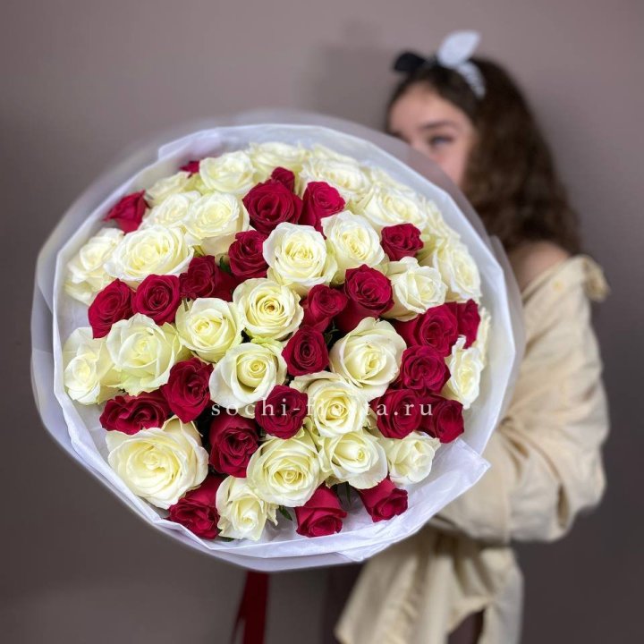 Микс из 55 роз в Стерлитамаке