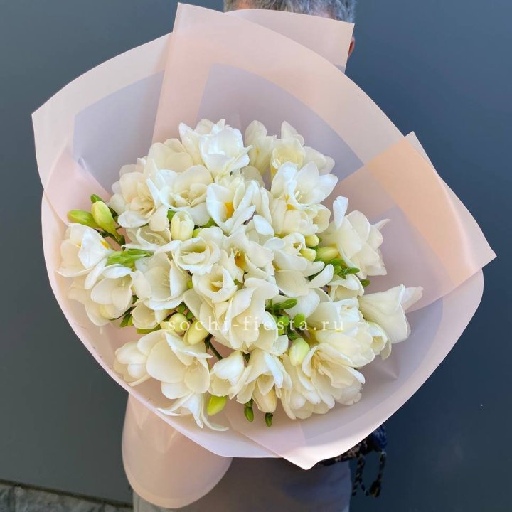 Букет белых фрезий  в Стерлитамаке