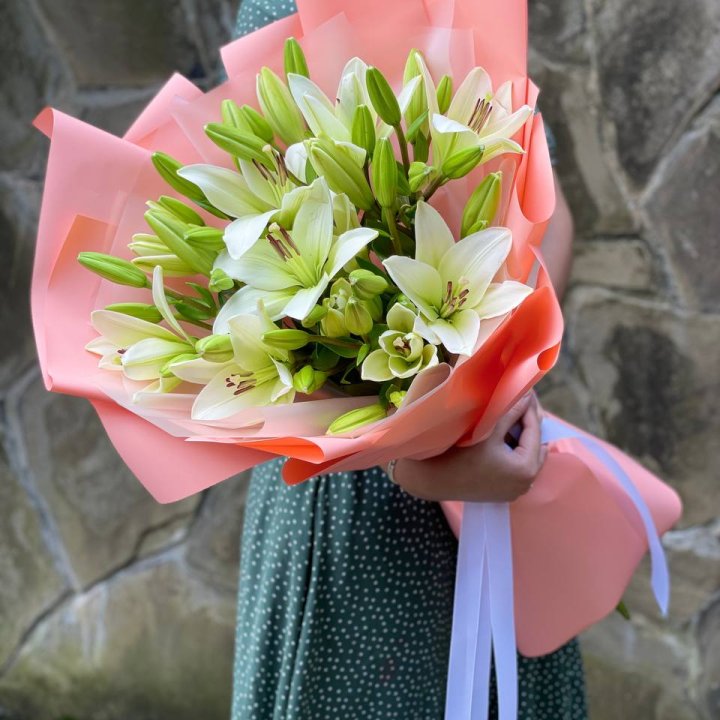 Букет из 7 белых лилий в Стерлитамаке
