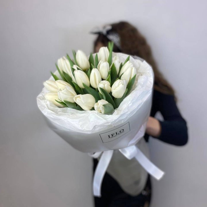  19 белых воздушных тюльпанов в Стерлитамаке