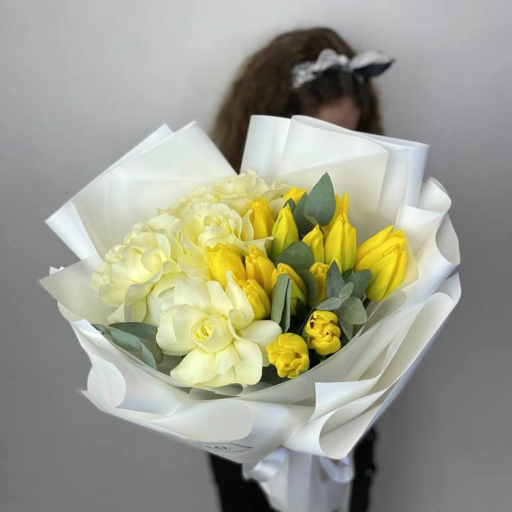 Дуо жёлтые тюльпаны и розы в Стерлитамаке