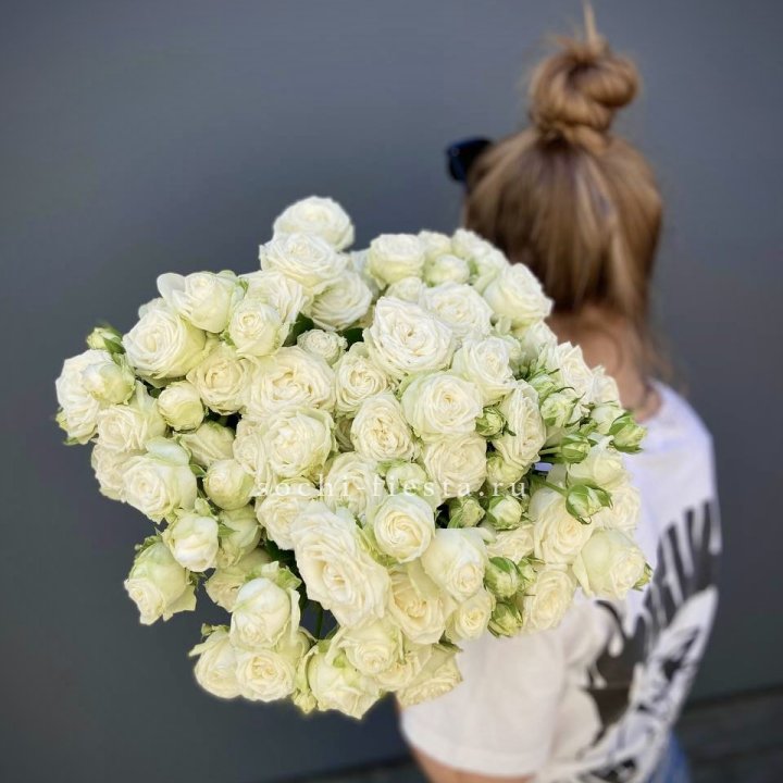 Охапка кустовых роз бомбастик  в Стерлитамаке