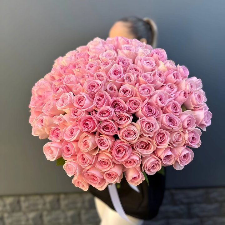 Охапка из 101 розовой розы в Стерлитамаке