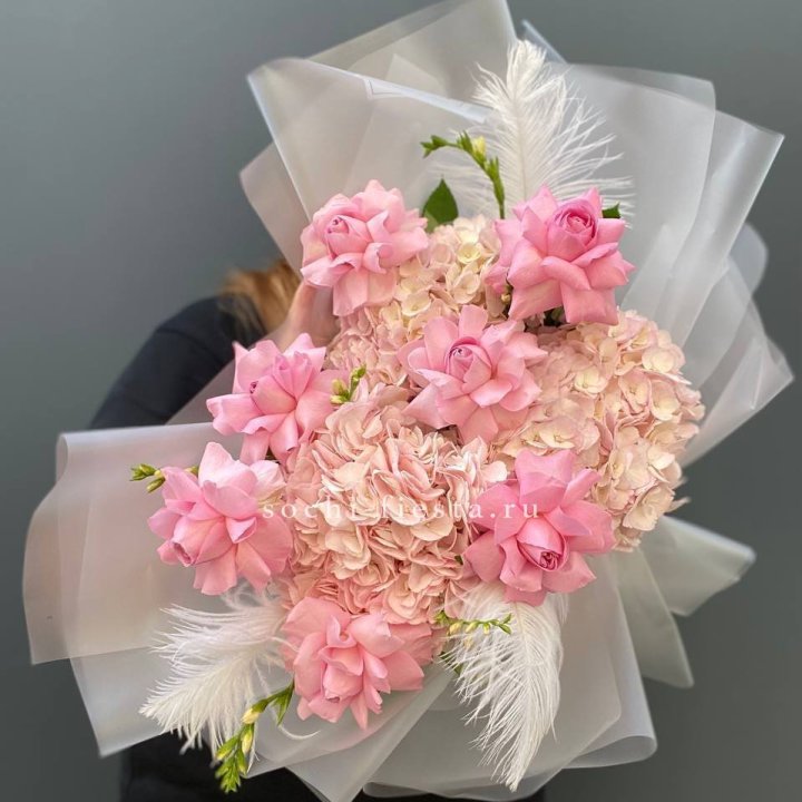  Букет  из гортензий и розовых роз в Стерлитамаке