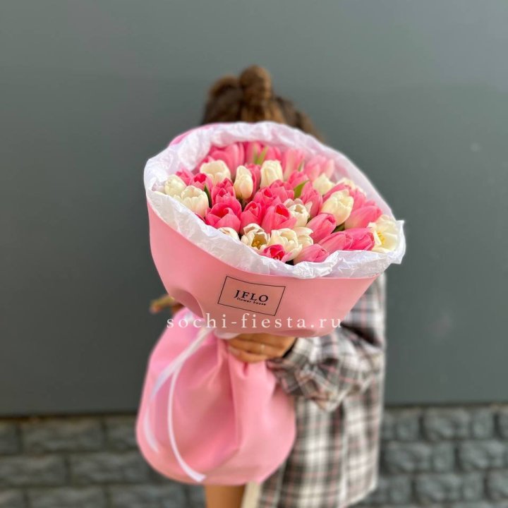 51 бело-розовый тюльпан в Стерлитамаке