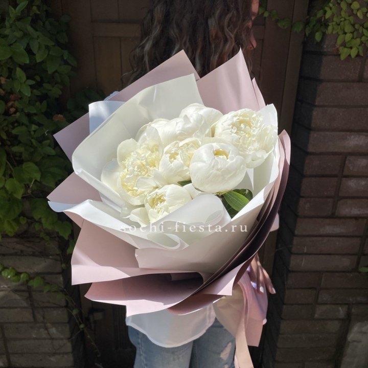 9 белоснежных пионов в Стерлитамаке