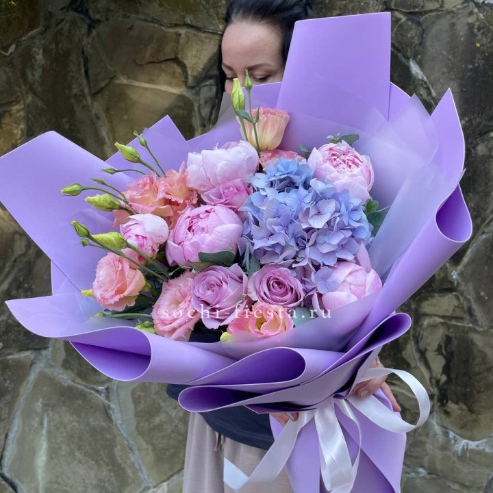 Букет с пионами "Блю логан" в Стерлитамаке