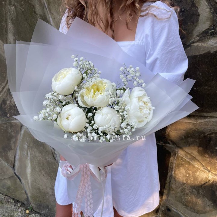 Букет белых пионов "Файв" в Стерлитамаке