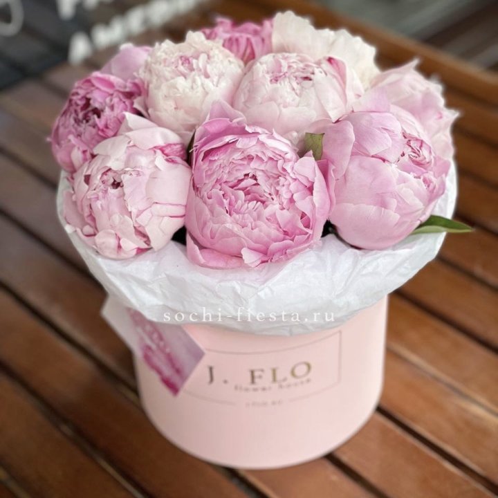 Цилиндр с пионами "Лилу" в Стерлитамаке