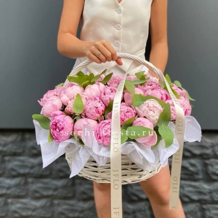 29 пионов в корзине в Стерлитамаке