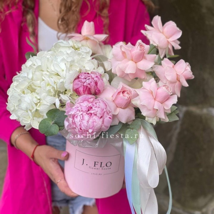 Цилиндр с пионами "Алисия" в Стерлитамаке