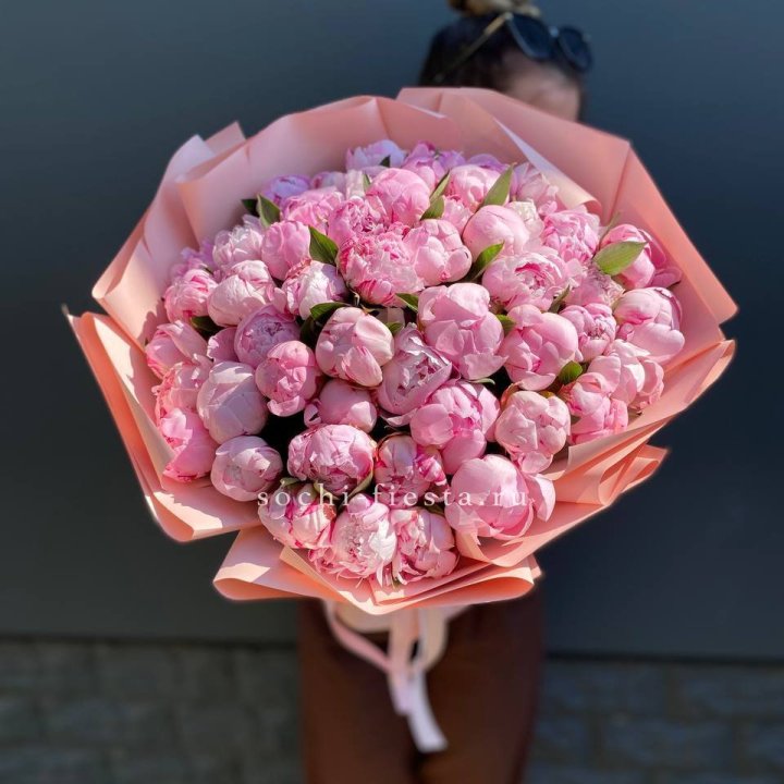 Нежный букет 51 пионов  в Стерлитамаке