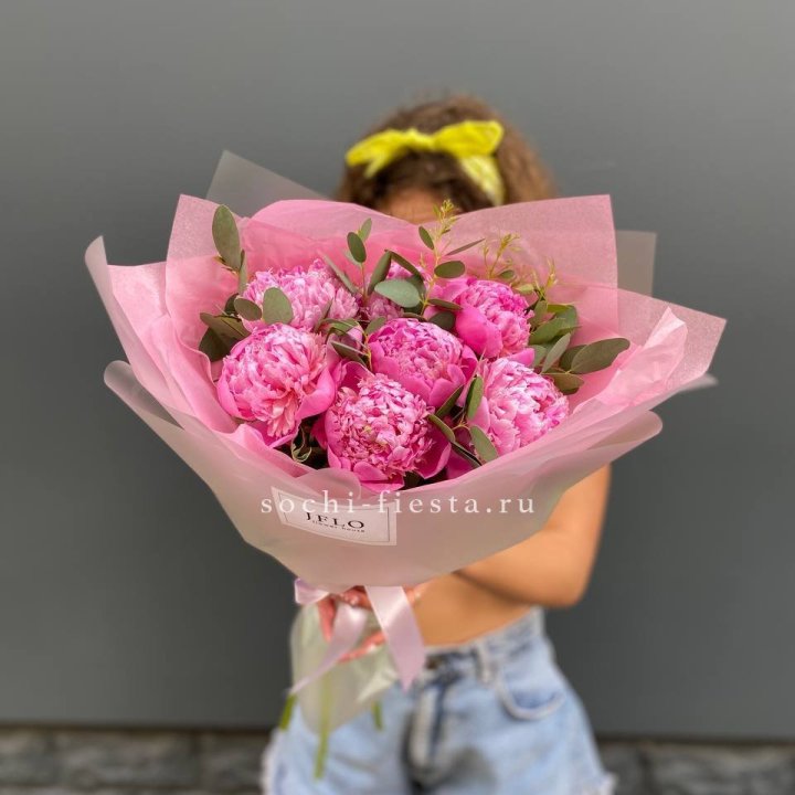 7 ярких пионов в оформлении в Стерлитамаке