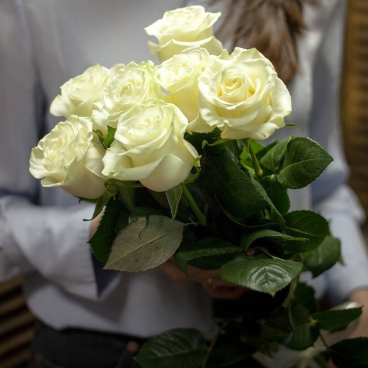 7 белых роз в Стерлитамаке