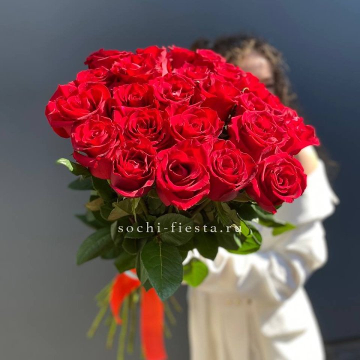 25 высоких красных роз в Стерлитамаке