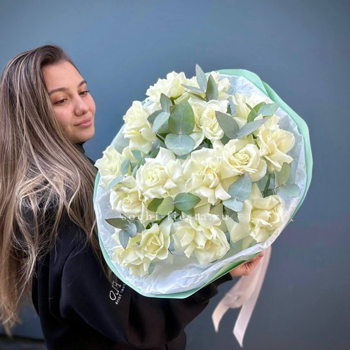 15 Белых французских роз "Ноте бьянка" в Стерлитамаке