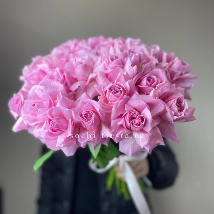 25 розовых французских роз в Стерлитамаке