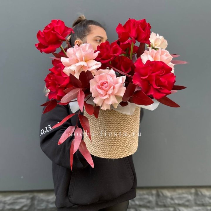 15 Французских роз в джутовом кашпо в Стерлитамаке