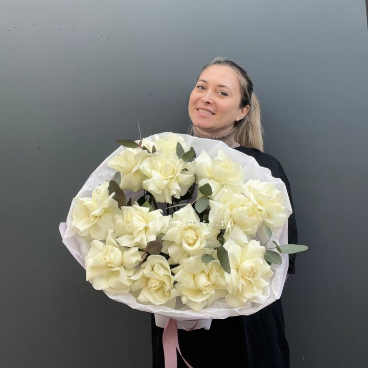 13 Белых французских роз Облако в Стерлитамаке