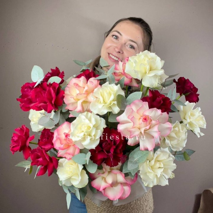 35 французских роз микс в джутовом боксе в Стерлитамаке