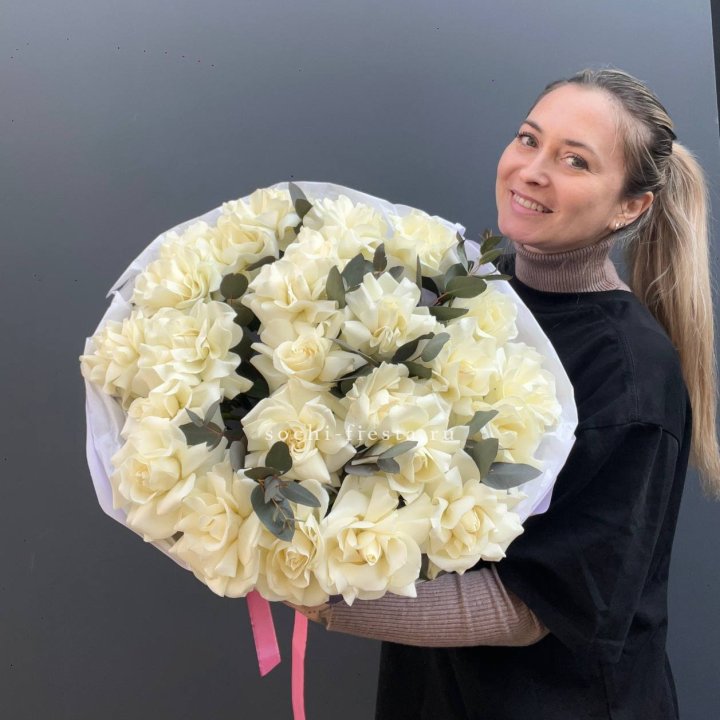 25 Белых французских роз Вайт найс в Стерлитамаке