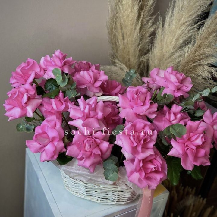 25 роз в цветочной корзине Пинк в Стерлитамаке