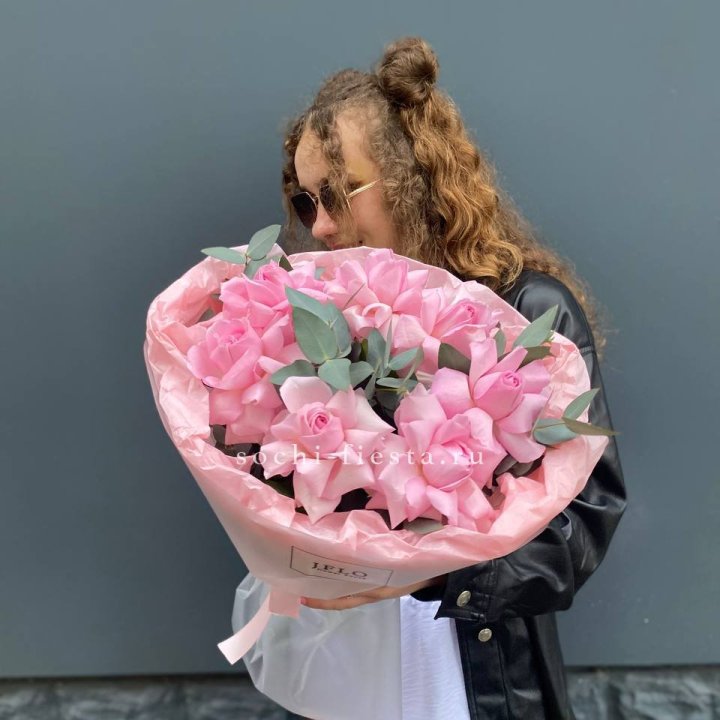 7 розовых роз в Стерлитамаке