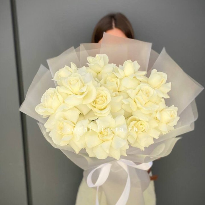 13 белых роз в Стерлитамаке