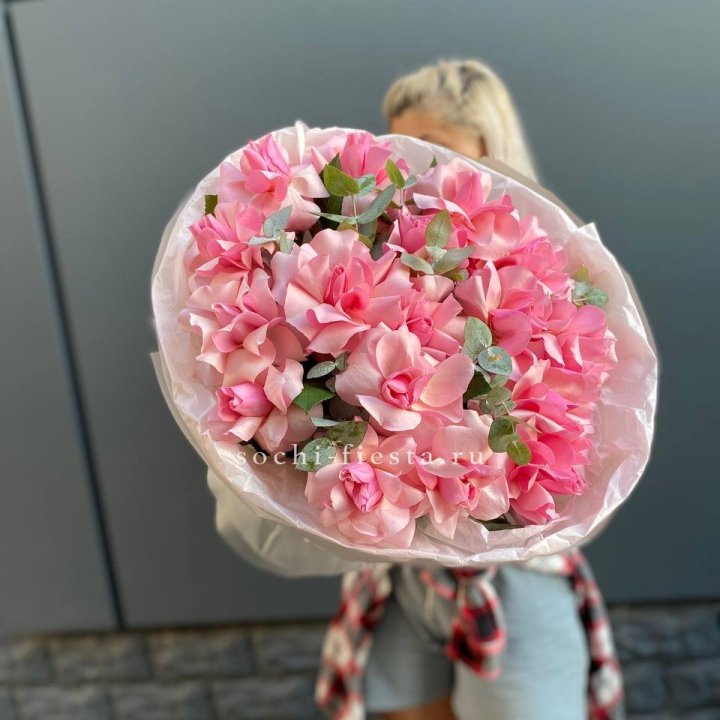 17 розовых роз в Стерлитамаке