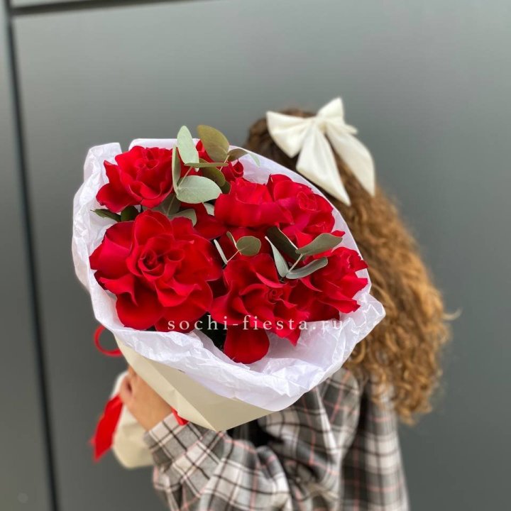7 красных французских роз в Стерлитамаке
