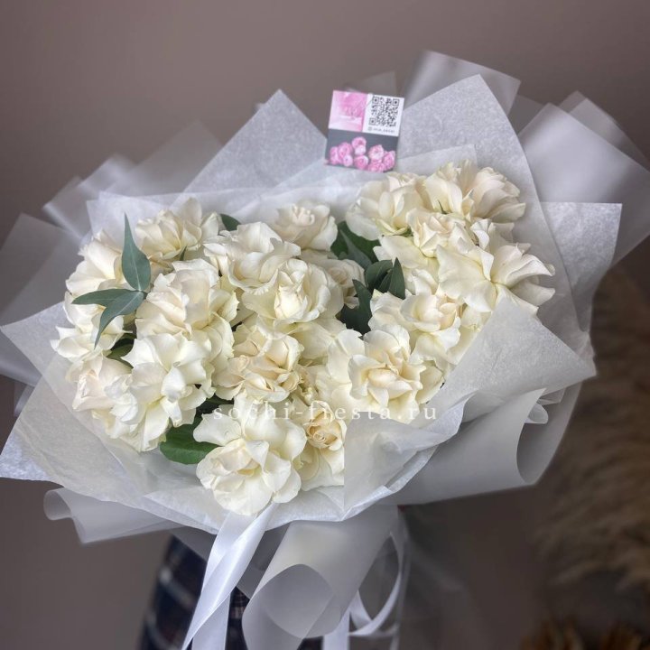 21 французских роз с эвкалиптом в Стерлитамаке