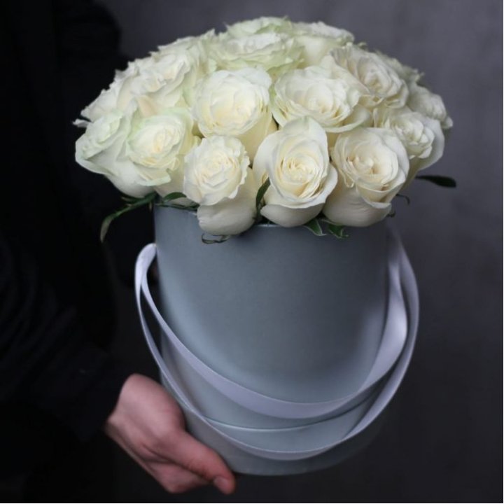 15 белых роз в цилиндре в Стерлитамаке