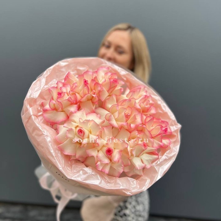 9 французских роз Джумилия в нежном оформлении в Стерлитамаке