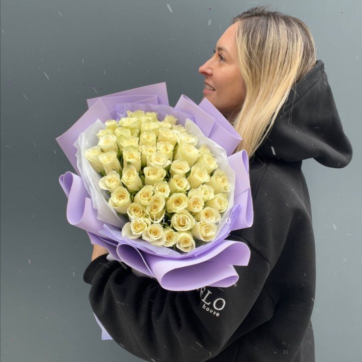 51 белая кенийская роза в оформлении в Стерлитамаке