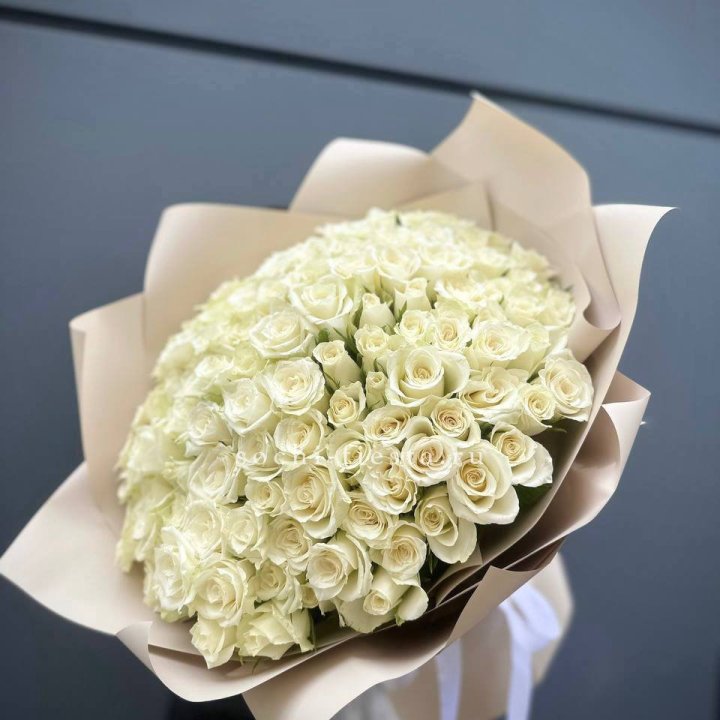 101 белая роза Атена в Стерлитамаке