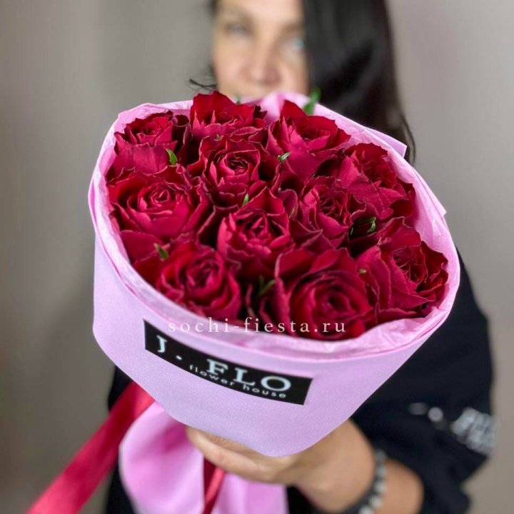 11 красных роз мадам ред в Стерлитамаке