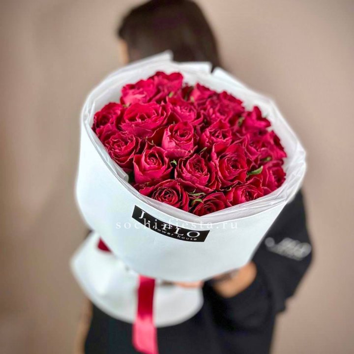 Букет красных роз мадам ред в Стерлитамаке
