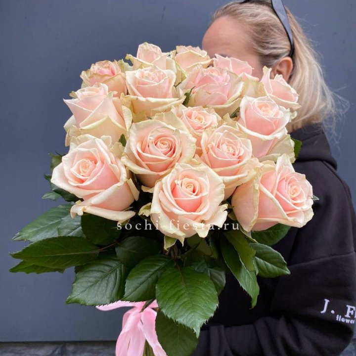 15  кремовых высоких роз в Стерлитамаке