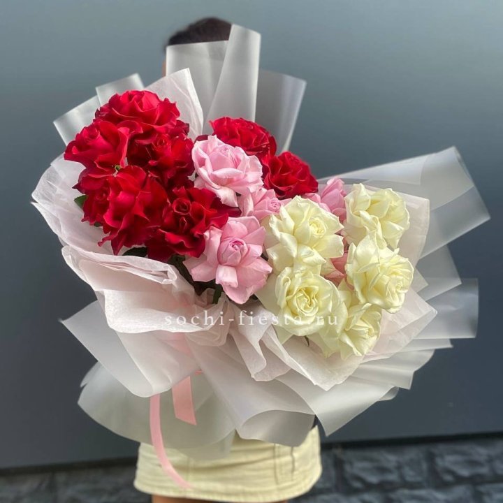 Микс из 17 роз в Стерлитамаке