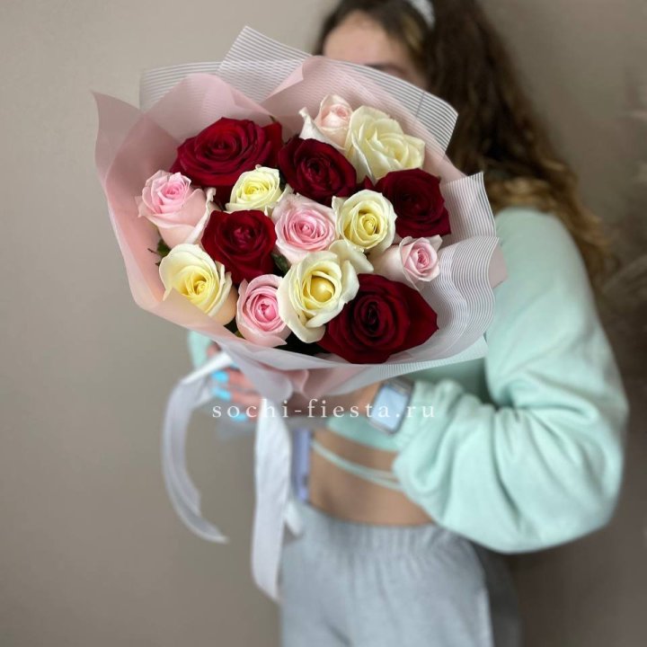 15 роз "Карусель" в Стерлитамаке