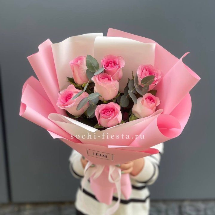 7 роз с эвкалиптом в Стерлитамаке