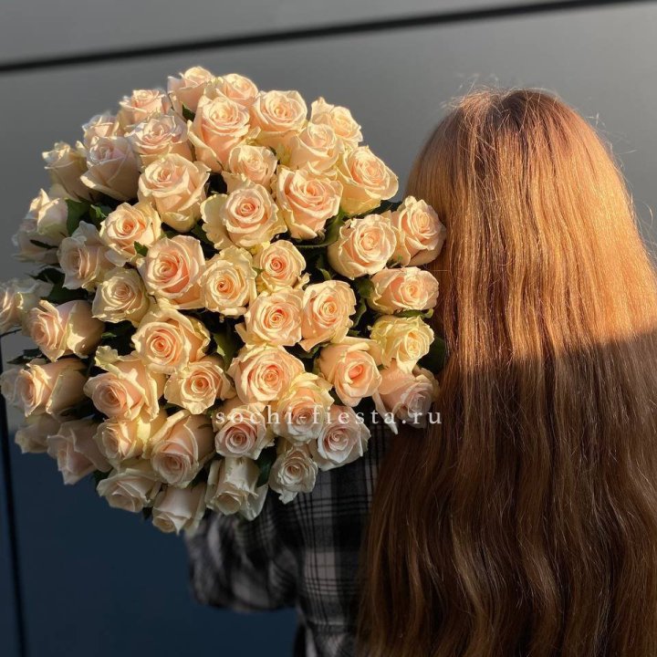 Охапка кремовых роз в Стерлитамаке