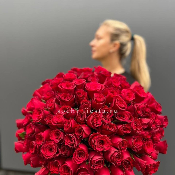 Охапка из 101 красной розы в Стерлитамаке