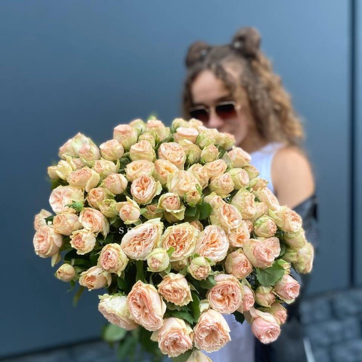 25 пионовидных роз в Стерлитамаке