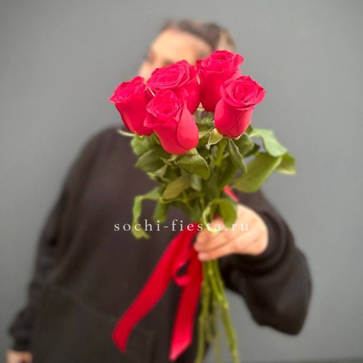 Букет 5 красных роз  в Стерлитамаке