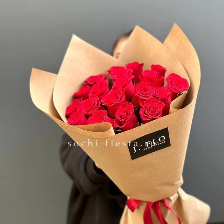 19 красных роз в крафте в Стерлитамаке