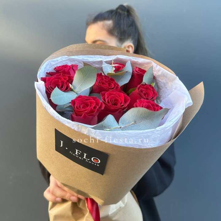 9 роз с эвкалиптом в Стерлитамаке