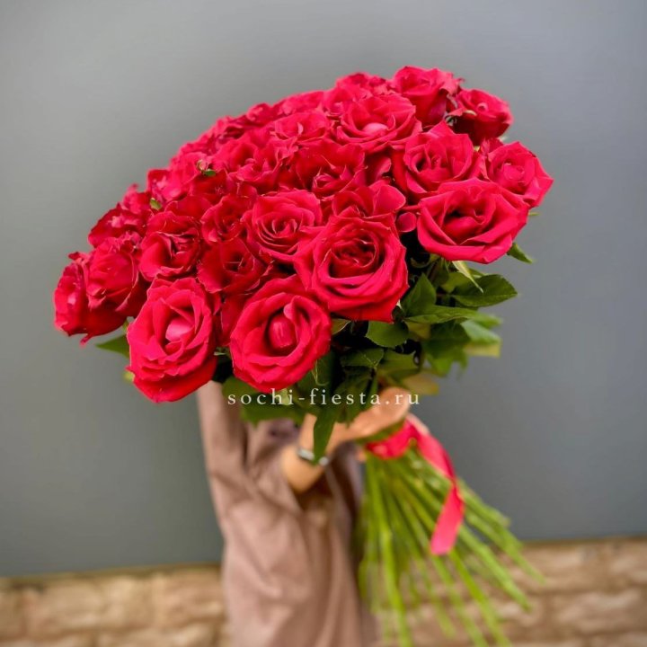 51 высокая красная роза в Стерлитамаке